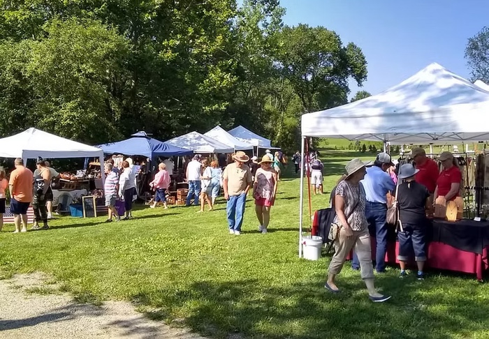 Peninsula Flea Kicks Off Its Tenth Season