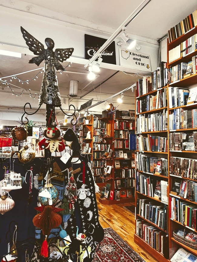 Loganberry Books Hosts Special Cozy Holiday Events