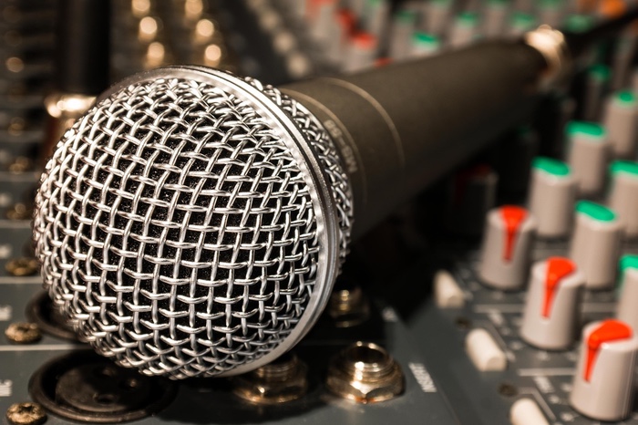 Monthly Musicians' Workshop Explores Microphones