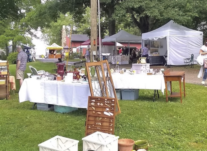 Shop Artists, Crafters and Vintage Vendors at Peninsula Christmas Tree Farm