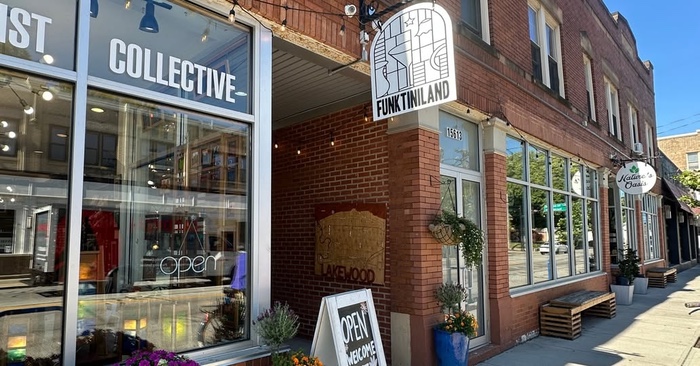 Lakewood Storefront Businesses Hold "Sip & Shop" Evening
