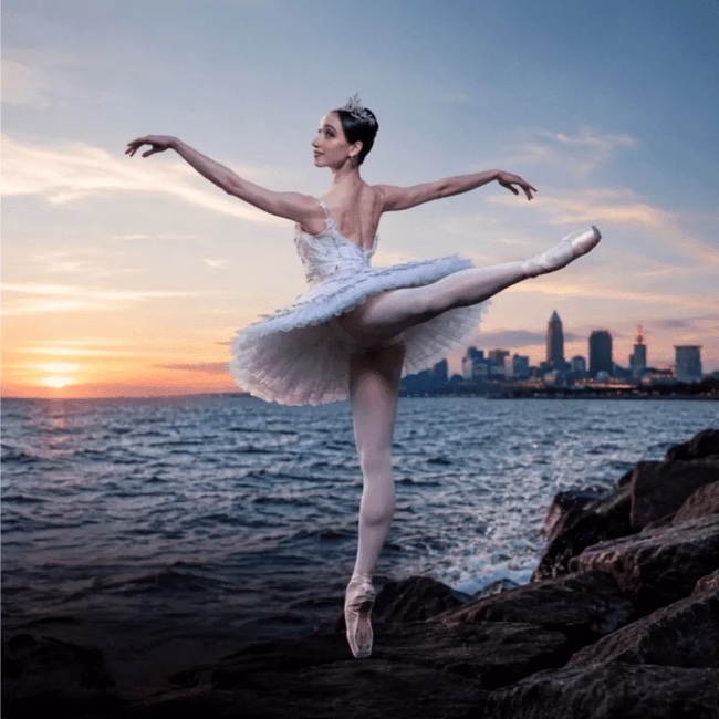 Cleveland Ballet Performs for Free by Lake Erie Shore